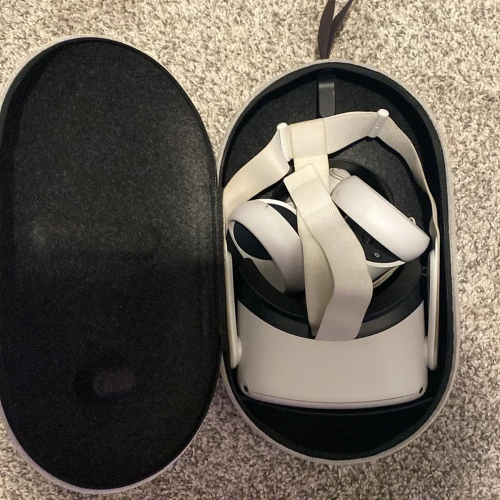 Slightly used oculus meta quest 2